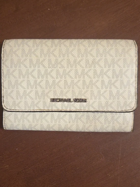 Michael Kors Wallet - Picture 1 of 13